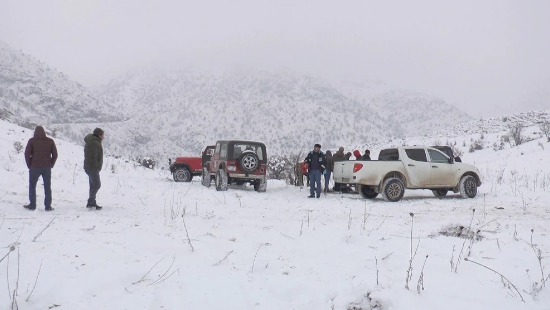 Karlı yaylada off-road gösterisi