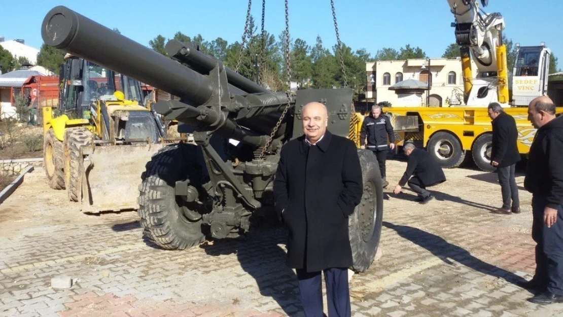 Adıyaman Üniversitesi kampusunda 1942 model obüs