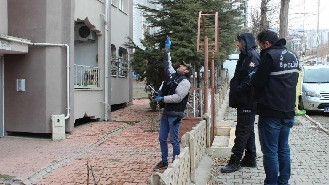 Elazığ'da 5. kattan düşen genç hayatını kaybetti