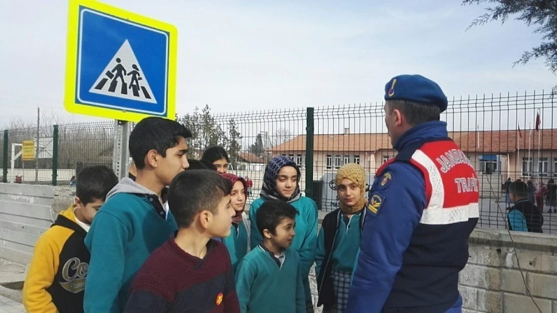 Malatya jandarmasından 'Yaya öncelikli' trafik uygulaması