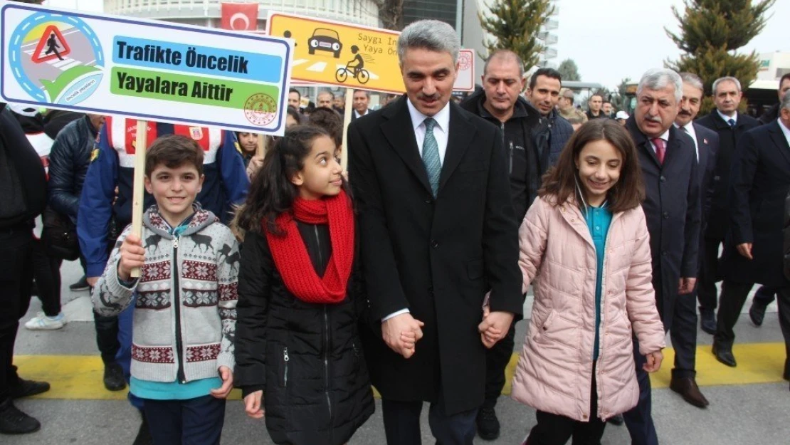 Malatya'da 'Yaya Öncelikli Trafik' etkinliği