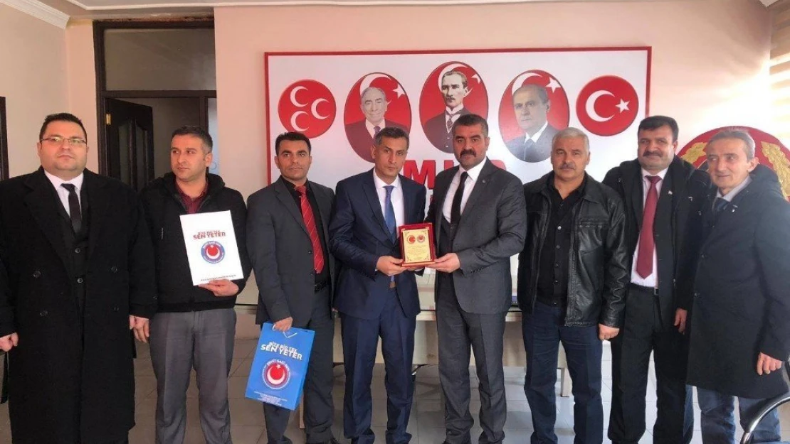 Şehit Derneğinden Avşar'a plaket