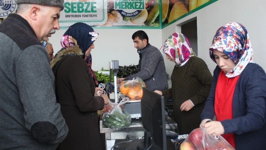 Elazığ'da bugün açılan tanzim satış noktasına yoğun ilgi