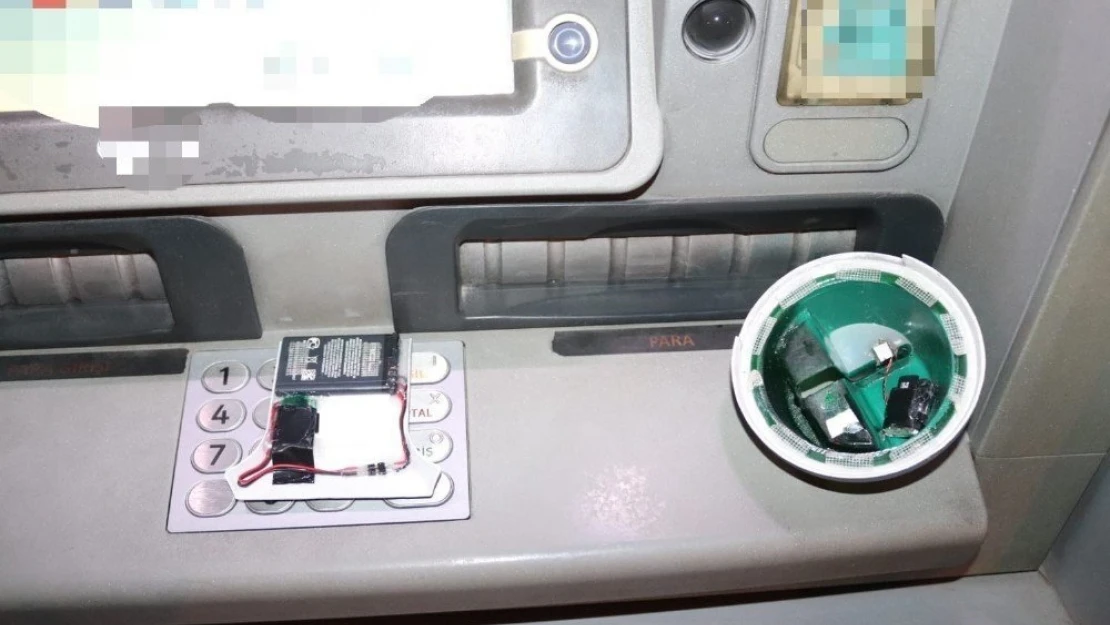 ATM'ye kart kopyalama düzeneği yerleştiren 2 kişi tutuklandı