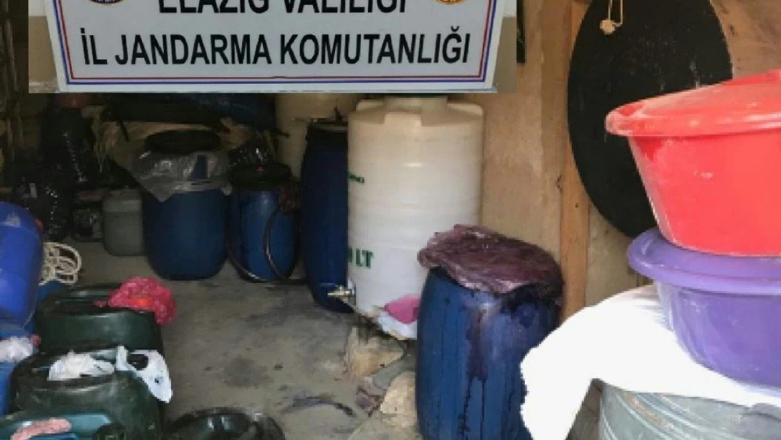 Elazığ'da 450 litre kaçak üretilen içki ele geçirildi