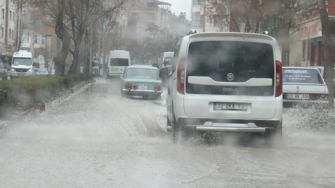 Elazığ'da sağanak etkili oldu