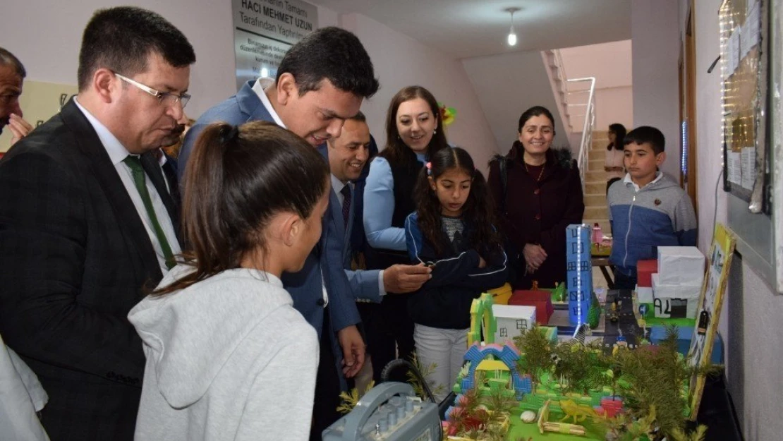 Öğrenciler atık malzemelerden ders materyali yaptı