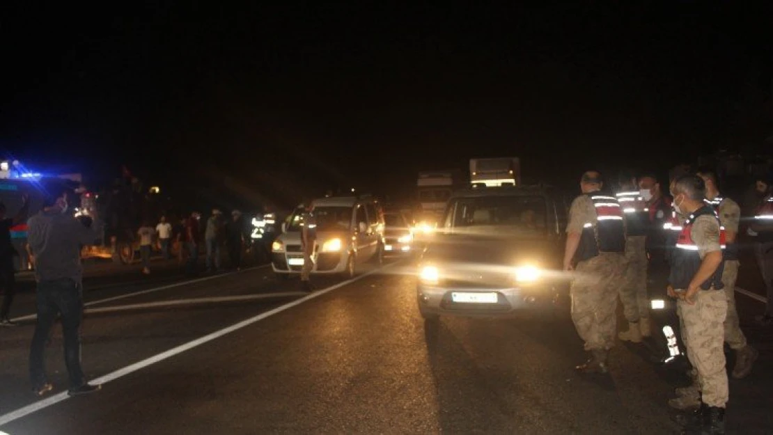 Adıyaman'da kapalı olan yol 12 saat sonra açıldı