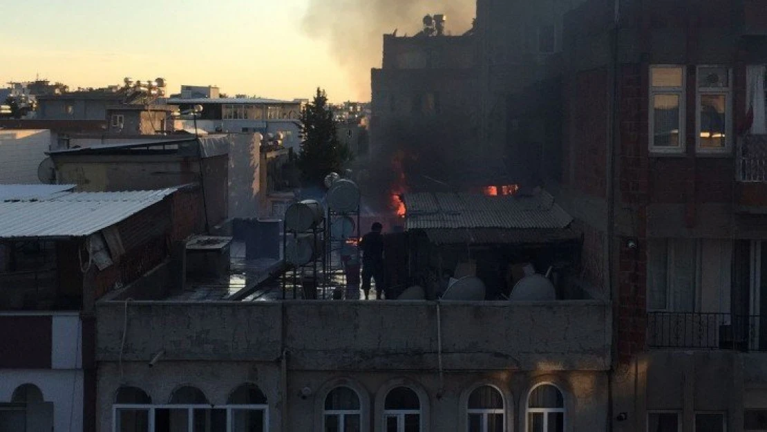 Adıyaman'da korkutan çatı yangını