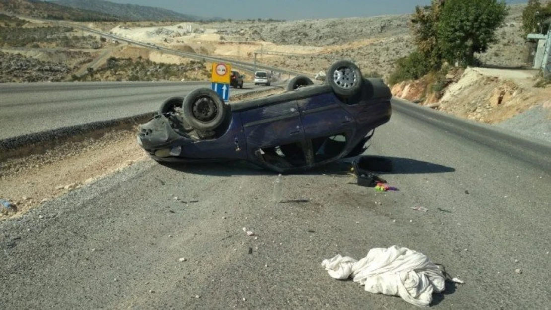 Adıyaman'da otomobil takla attı: 3 yaralı