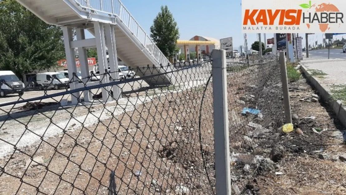 Adıyaman'da üst geçit komedisi