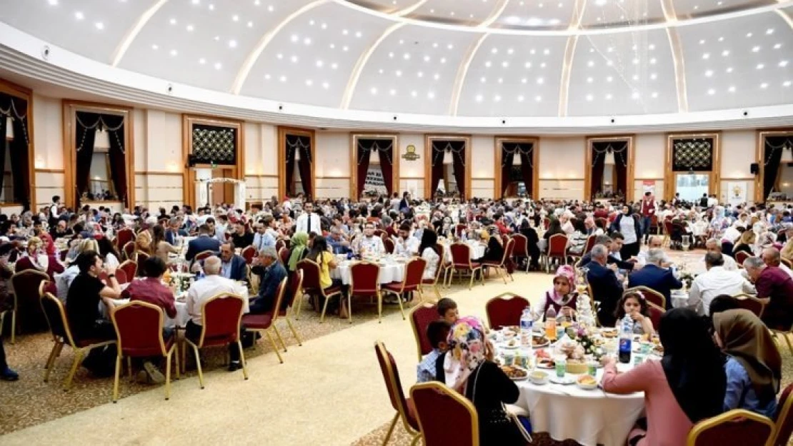 AK Parti'den iftar yemeği