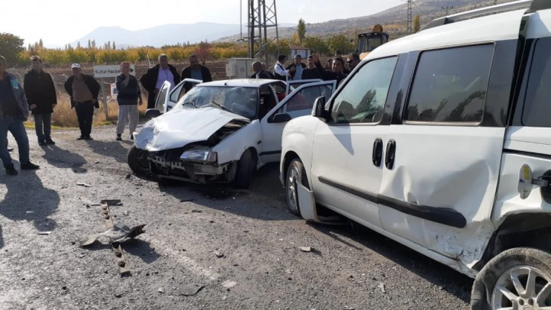 Akçadağ yolunda kaza... 11 Yaralı var