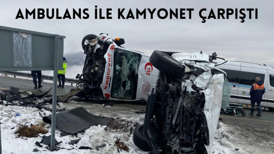 Ambulans ile kamyonet çarpıştı