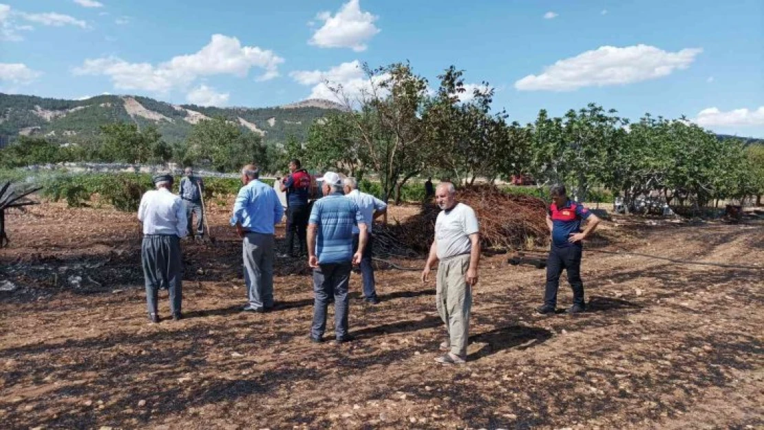 Anız yangınında 15 ton saman kül oldu