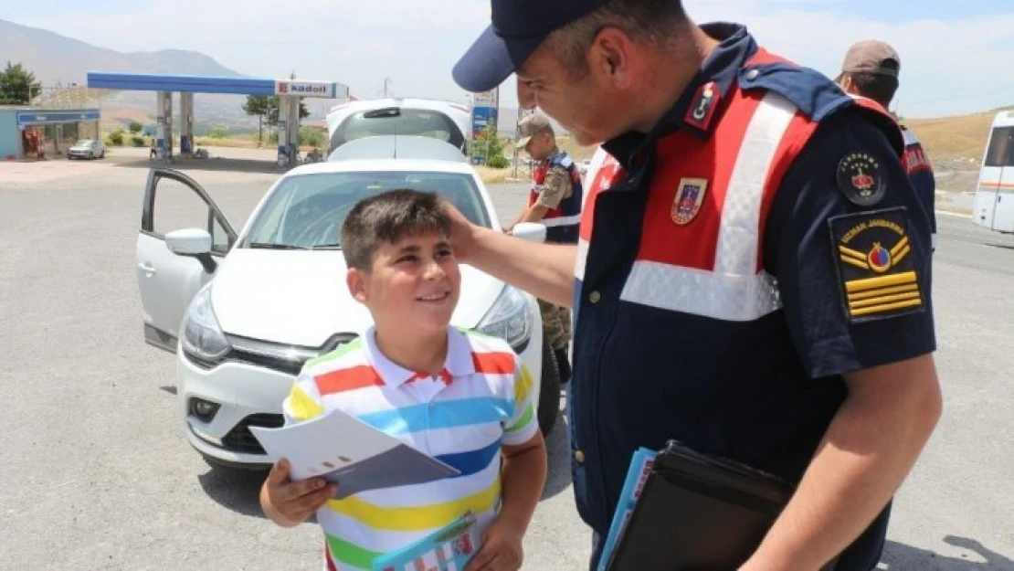 Anne ve babaların trafik karnesini çocukları dolduracak