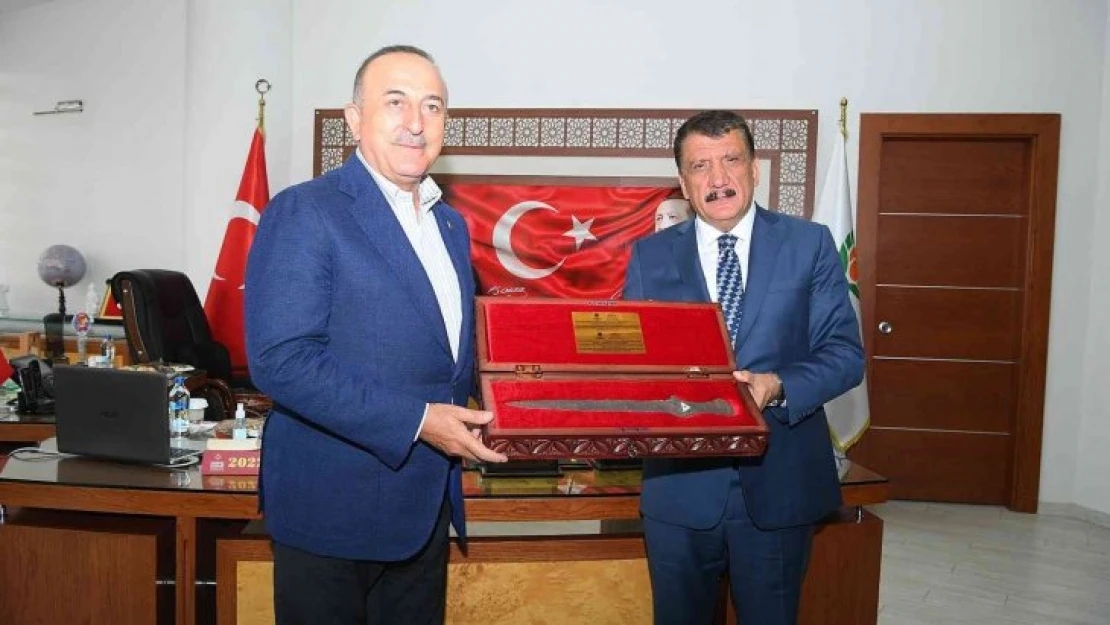 Bakan Çavuşoğlu'ndan valilik ve belediye ziyareti