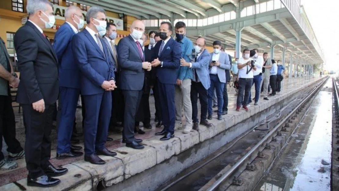 Bakanı Karaismailoğlu'ndan Yeşilyurt'a ray müjdesi