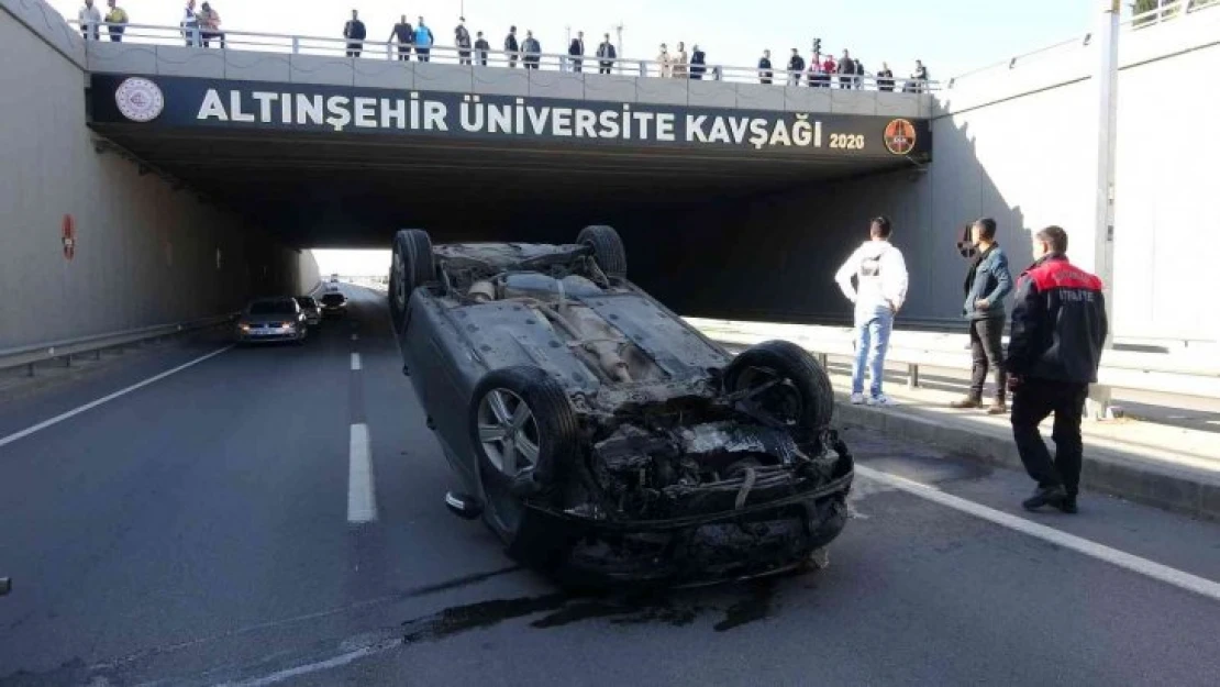 Bariyerlere çarpan araç takla attı: 1 yaralı