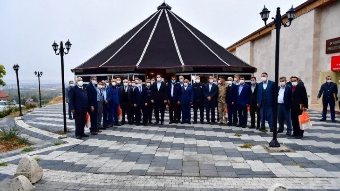 Başkan Çınar, muhtarları oba çadırında ağırladı