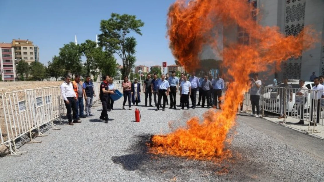 Battalgazi Belediye personeline yangın söndürme eğitimi verildi