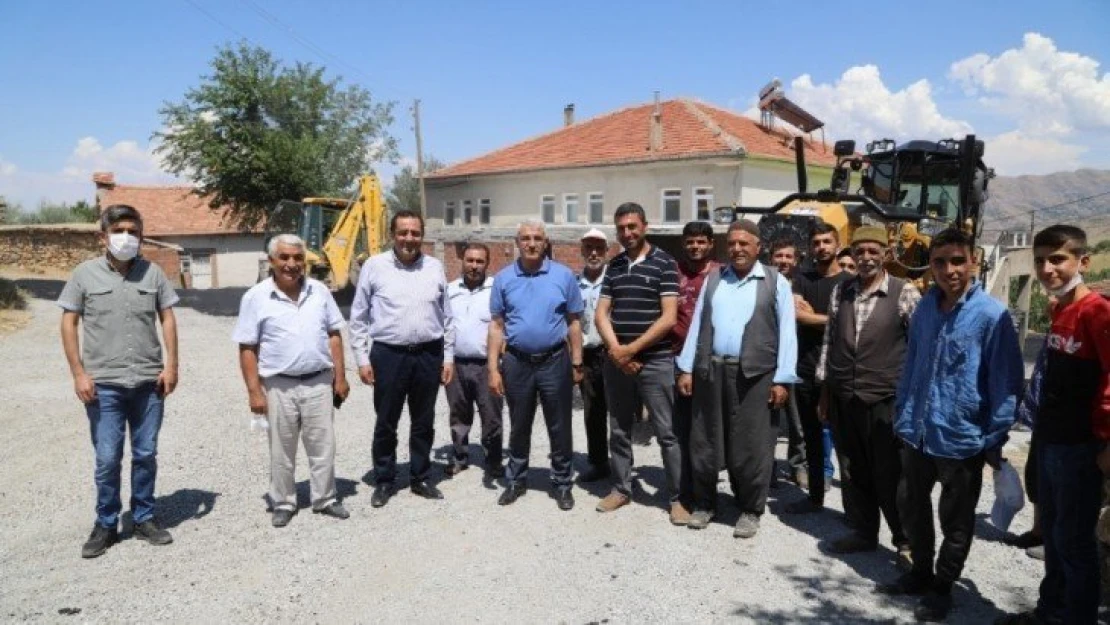 Battalgazi'de kırsal mahallede asfalt serimi yapıldı