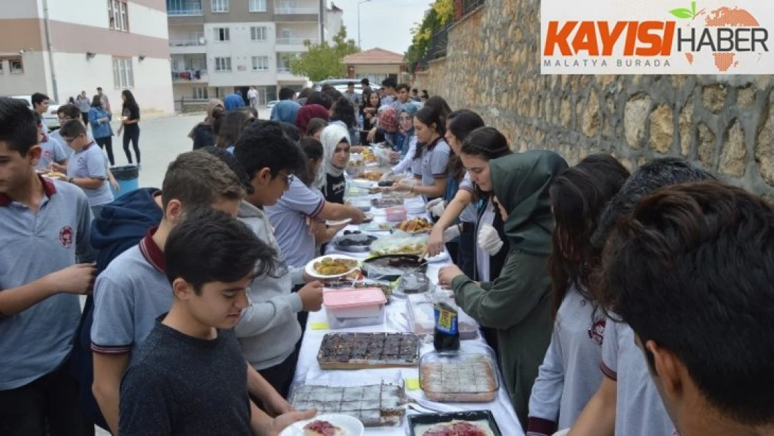 Besni'de öğrencilerden Barış Pınarı Harekatına destek kermesi