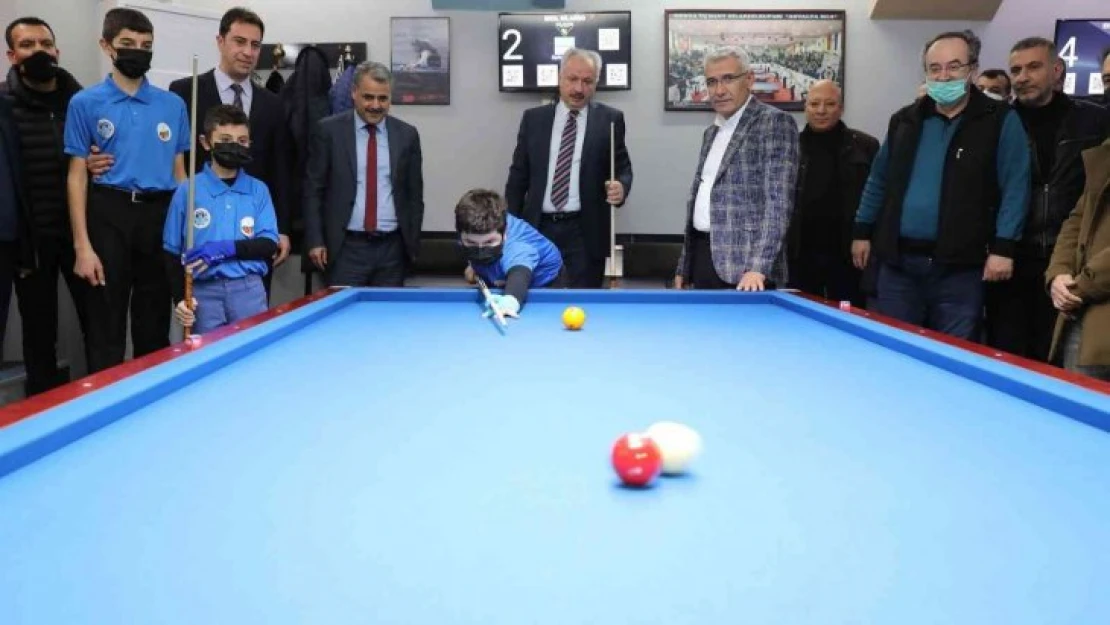 Bilardo şampiyonasının açılışını Başkan Güder gerçekleştirdi