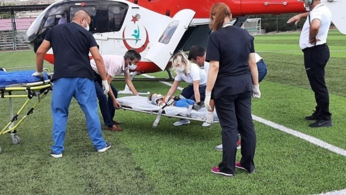 Bisikletten düşen bebeğin yardımına ambulans helikopter yetişti