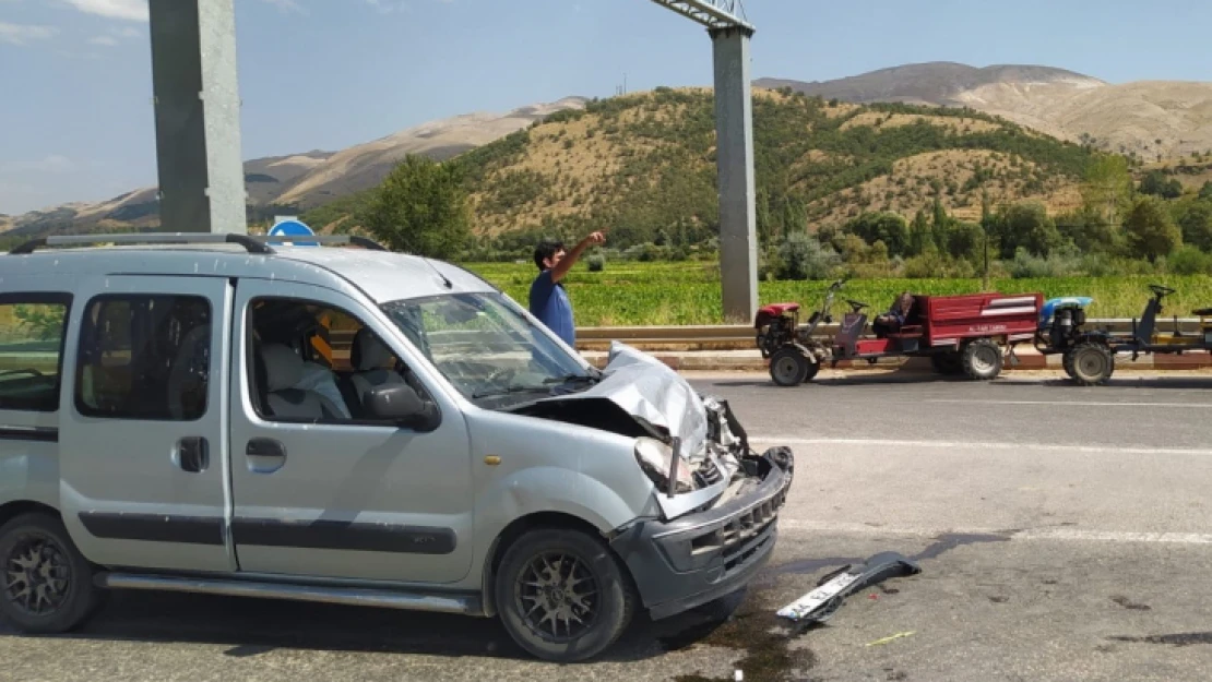 Çapa motoru ile hafif ticari araç çarpıştı: 6 yaralı