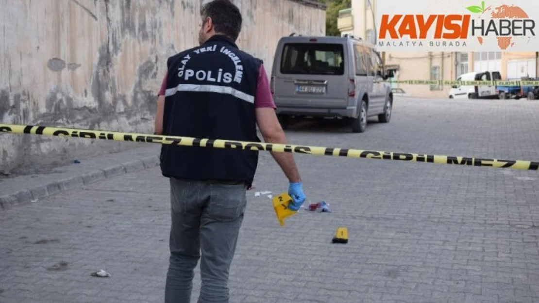 Çocukları gösterilmeyince silahla kendini yaraladı