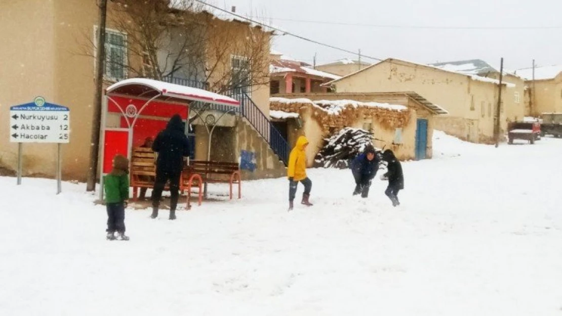 Darende'de ilk kar düştü