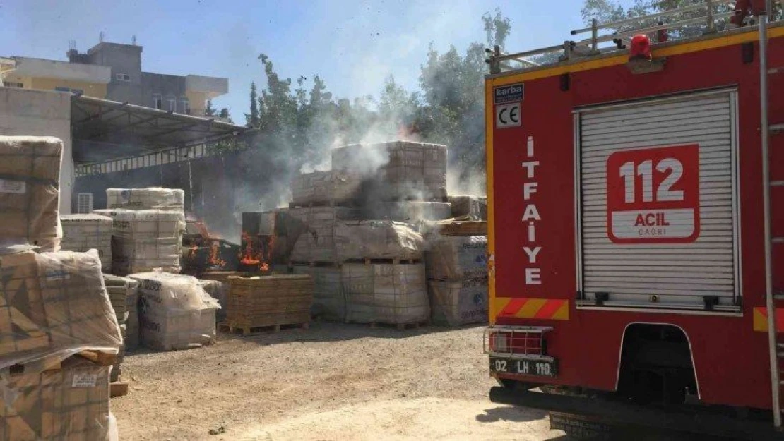 Depoda çıkan yangın paniğe neden oldu