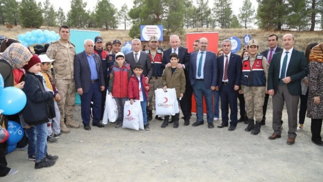 Diyabet Günü'nde çocuklar fidan dikti