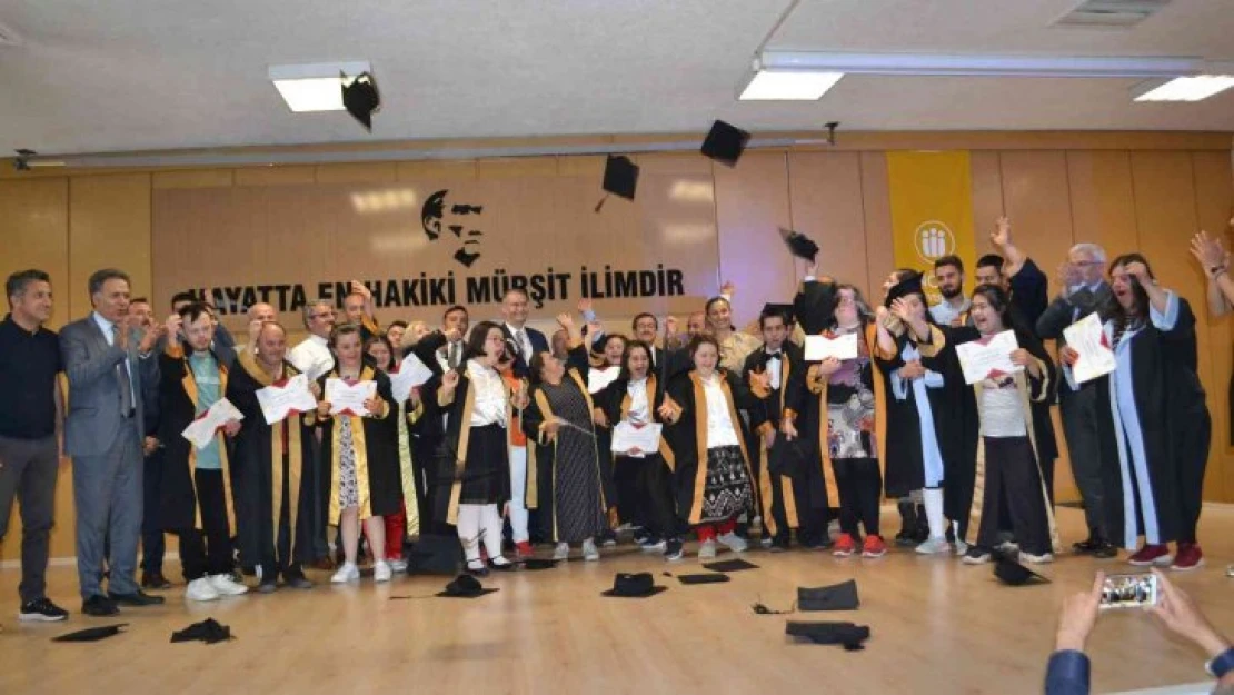 Down sendromlu bireylerin diploma heyecanı