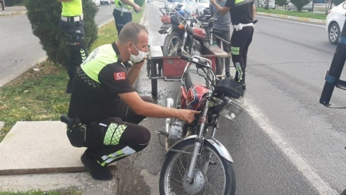 Dur ihtarına uymayan sürücü motosikletini bırakıp kaçtı