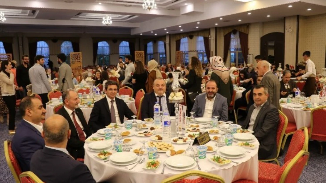 Eczacılar iftar yemeğinde buluştu