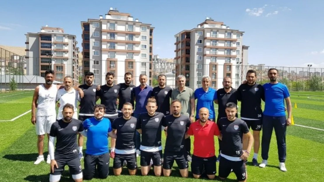 Elazığ Belediyespor, iç transferde 11 futbolcu ile sözleşme imzaladı