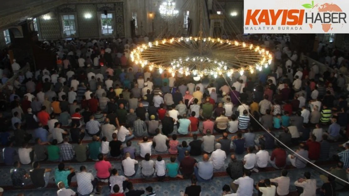 Elazığ'da bayram namazında camiler doldu