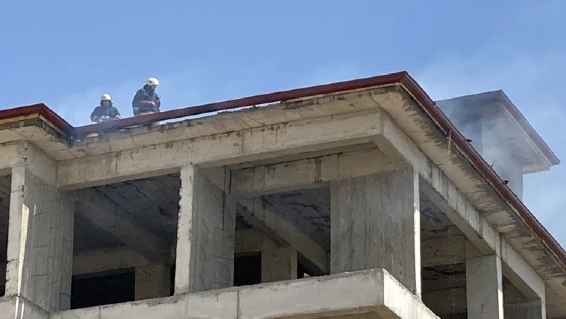 Elazığ'da çatı yangını