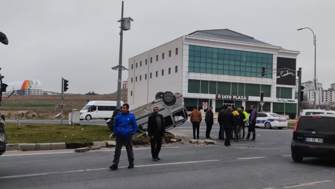 Elazığ'da emniyet kemeri hayat kurtardı