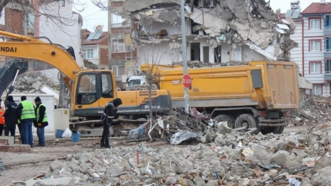 Elazığ'da enkaz kaldırma çalışmasında iş kazası: 1 ölü