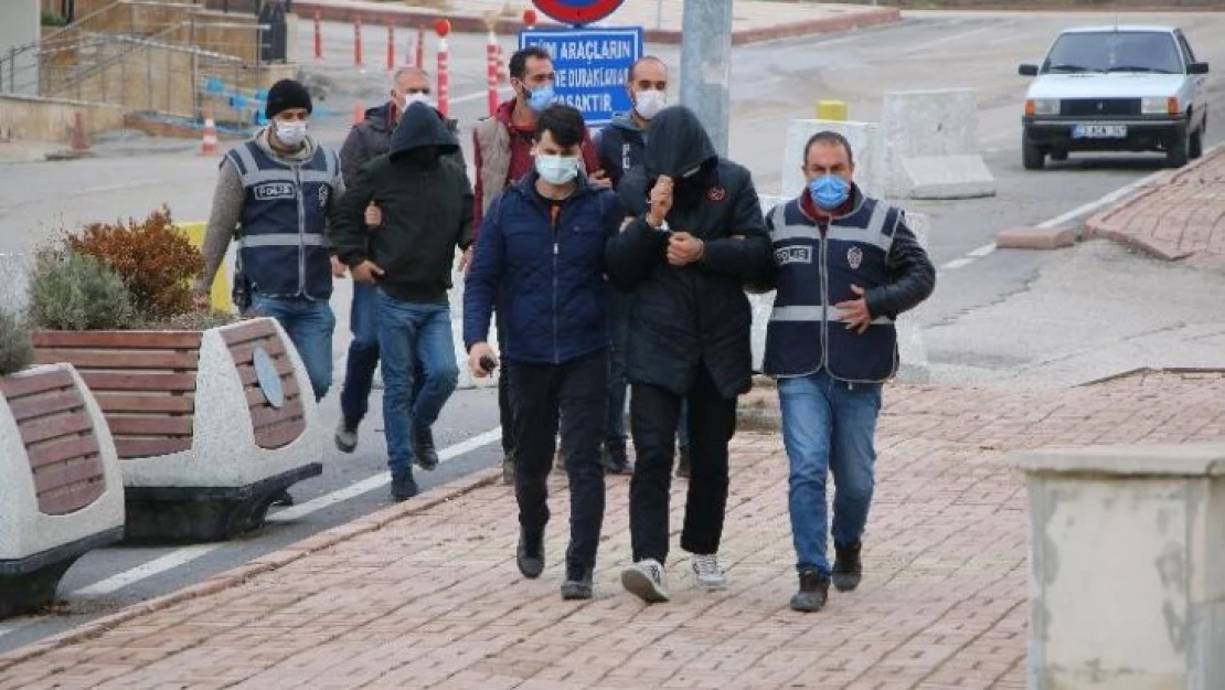 Elazığ'da ev ve otomobilden hırsızlık yapan 2 kişi tutuklandı