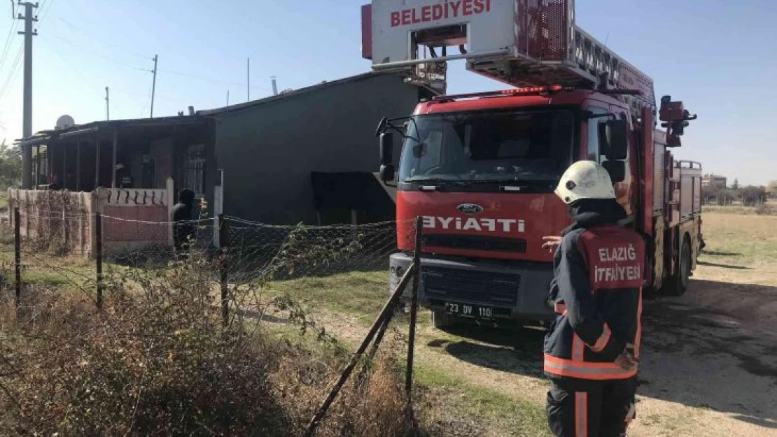 Elazığ'da ev yangını: 1 kişi dumandan etkilendi