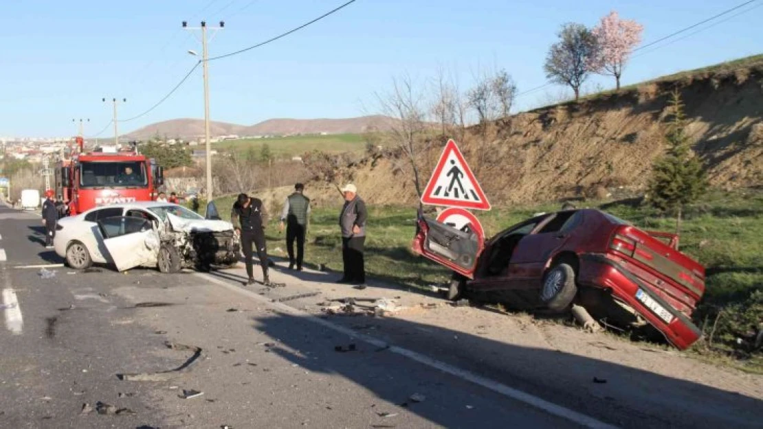 Elazığ'da feci kaza: 1 ölü, 3 yaralı