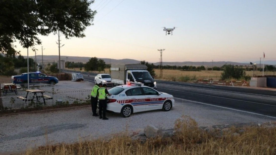 Elazığ'da jandarma, drone destekli uygulamayla vatandaşları uyardı