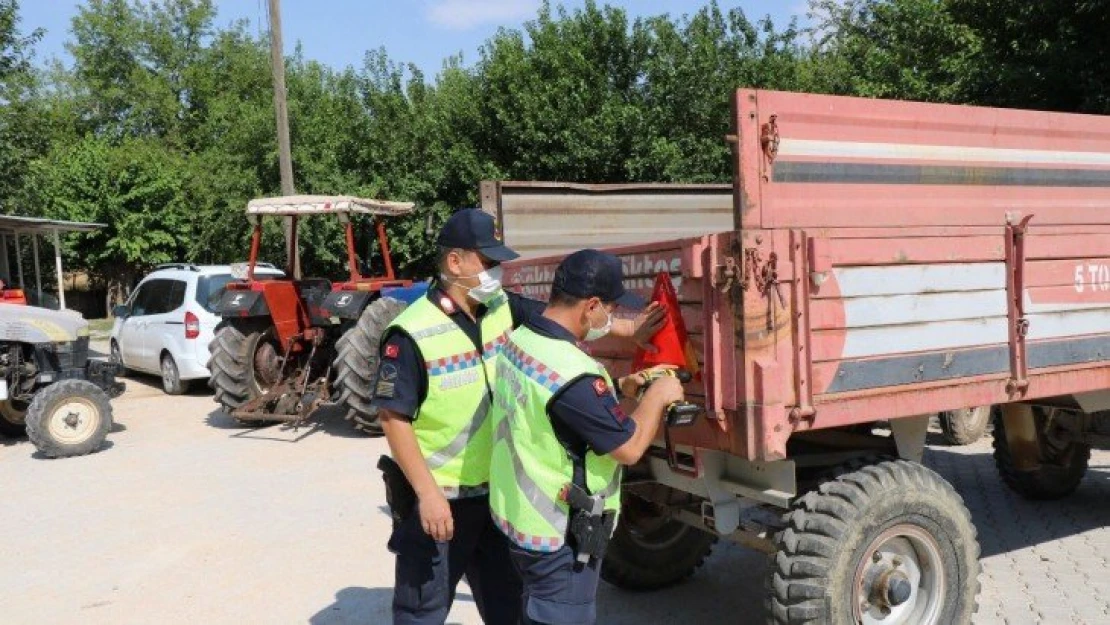 Elazığ'da jandarma, traktör denetimi yaptı