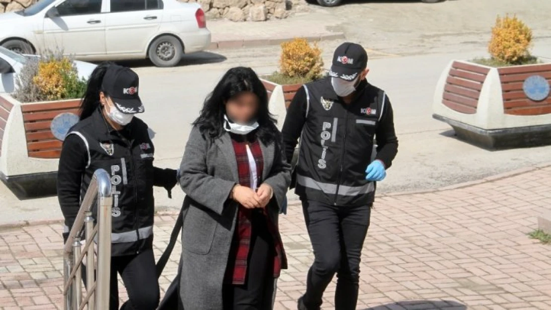 Elazığ'da sahte kadın hakim yakalandı, adliyeye sevk edildi