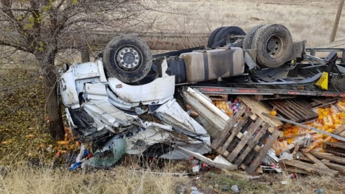 Elazığ'da tır devrildi: 1 yaralı