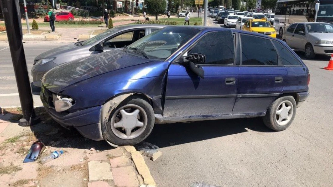 Elazığ'da trafik kazası: 2 yaralı